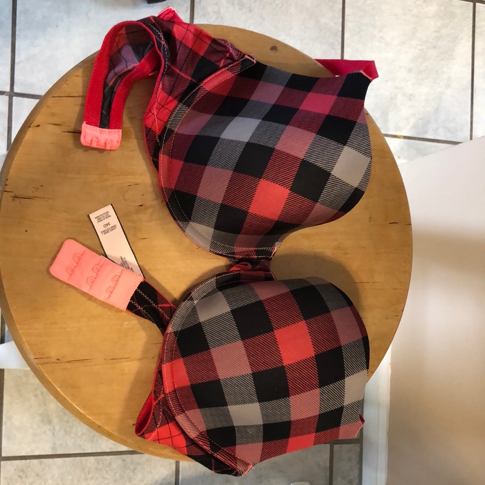 Victoria’s Secret bra. New never worn, no tags 34D